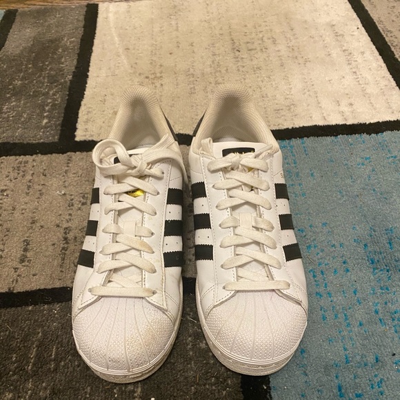 Adidas Superstar shoes - Picture 1 of 5